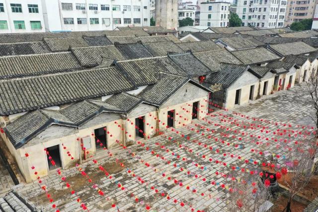 龙华，一座“围城”