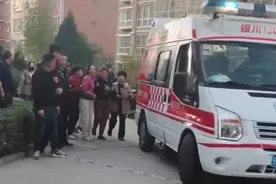 宁夏灵武一男童掉入小区化粪池，爷爷和父亲相继跳下施救，施救居民和物业发声图片