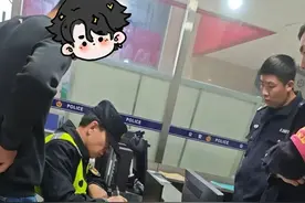 滨州一“网约车”冲向执法人员图片