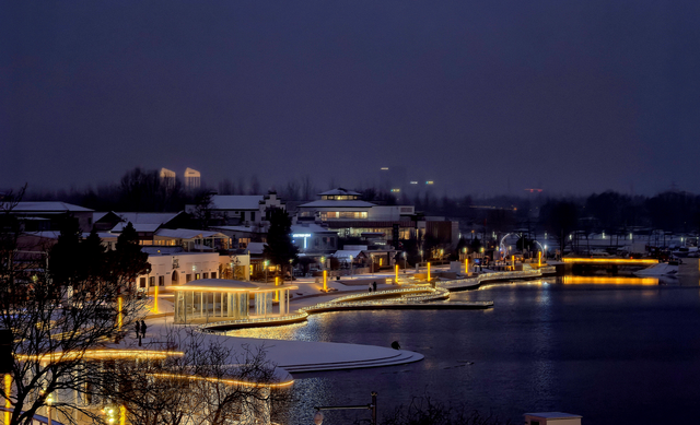 绚丽夜景搭配皑皑白雪，顺义罗马湖焕新亮相