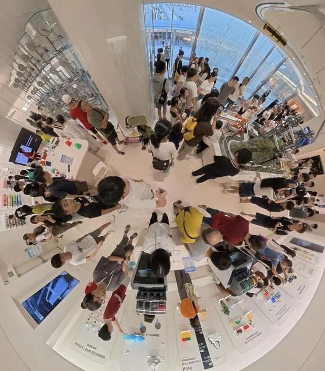 这家消费硬件新贵开了座“小孩哥”的新乐园