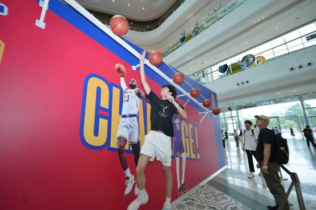 图集｜篮球迷狂欢！NBA球星哈登空降佛山禅城