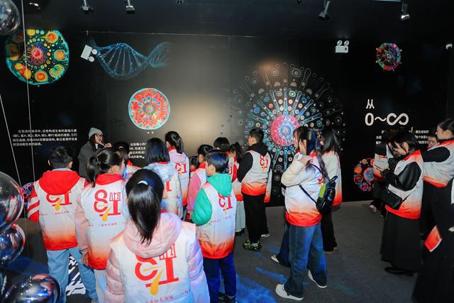 第40个国际志愿者日，文旅“志愿红”温暖江城