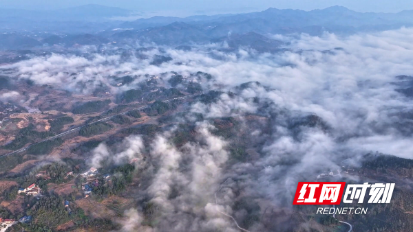中方县：平流雾绘就山川诗意画卷
