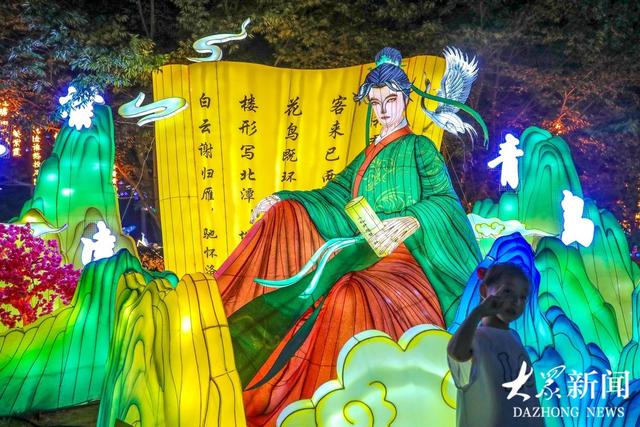 千灯映星湾：青岛艺术灯会繁荣夜间经济