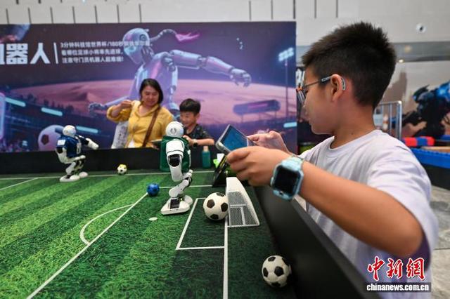 浙江金华：体验科技魅力 乐享暑期生活