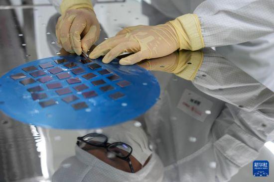 走进上海交通大学无锡光子芯片研究院