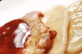年轻人爱上餐饮老字号：周末探寻宝藏小店，工作日点平价外卖图片