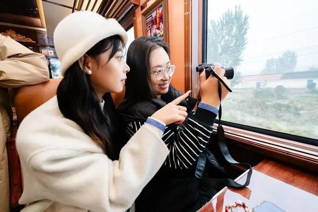 “津旅时光号” 天津启程！复古绿皮车变移动剧场