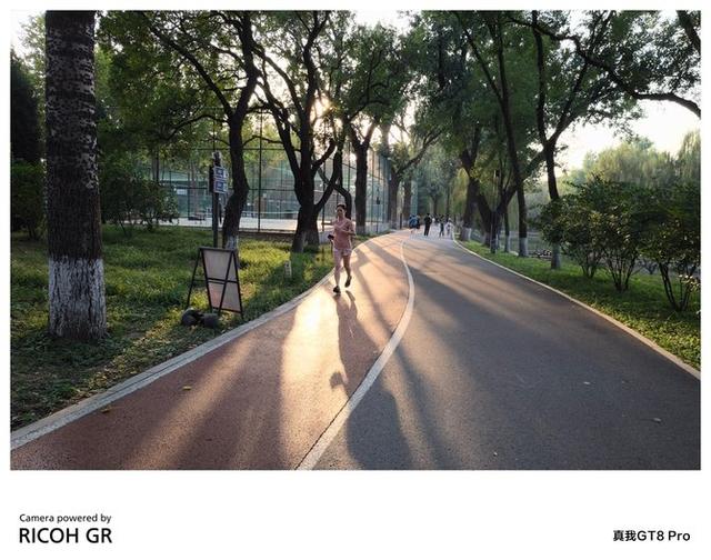 真我 GT8 Pro 评测：理光联名街拍利器，真我太懂年轻人了