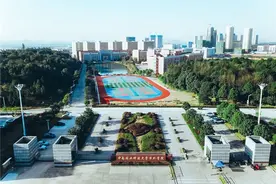 中南林业科技大学涉外学院大门图片