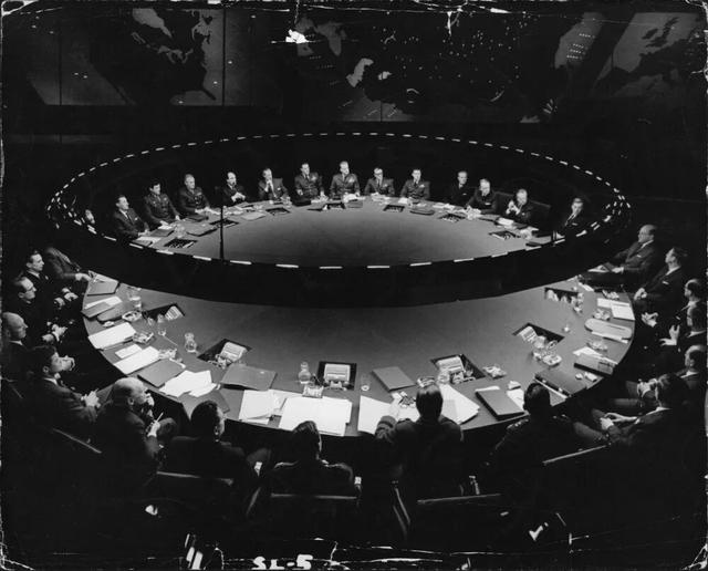 当最硬核的女性导演，选择去拍核恐惧题材