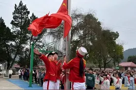 新晃关工委：积极弘扬红色文化，进学校开展国防教育图片