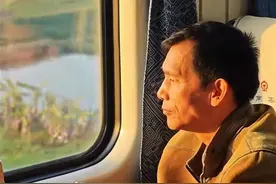 “在绿皮火车上一天吃一根萝卜”的大叔讨要工程款案开庭，将择期宣判图片