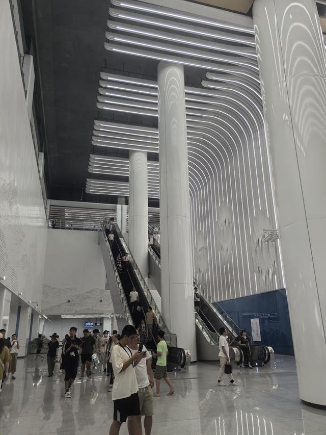 现场丨市民盼十号线十二号线后续工程提速优化