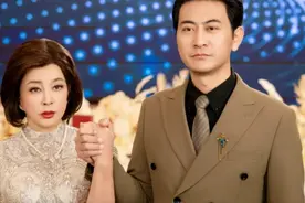 74岁刘晓庆甜宠短剧开播，搭档45岁图片