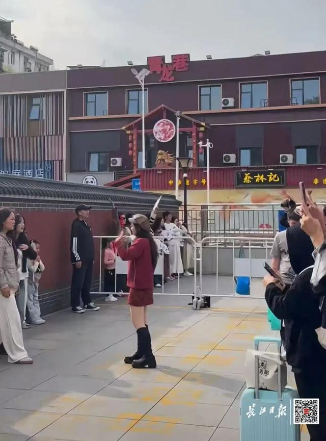 泼天的流量来了，武汉出手！网友：建议全国来学