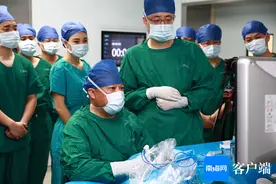 女子查出甲状腺结节 医生实施微创消融不留痕图片