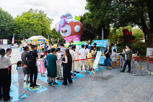 一颗椰子席卷武汉，来武商梦时代、东湖湖光序曲偶遇吧！