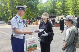 防患于未然 四川森林消防员守护青城山景区假期安全｜假期我在岗图片