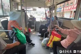 公交司机老张和他的一车烟火气：车站的一头是念想，一头是梦想图片