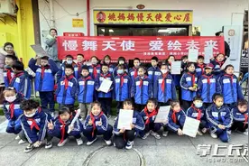 小学生走进爱心屋，为“慢天使”带去爱与温暖图片