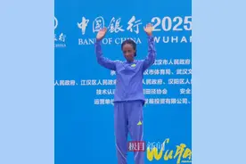 埃塞俄比亚选手获得全马女子冠军，打破武汉马拉松女子赛会纪录图片