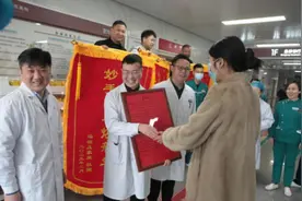 生命奇迹！女子心脏停跳近1小时，连续抢救47分钟生还图片