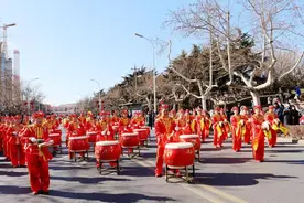 非遗贺新春，共舞民族情！这场新春民间艺术表演活动将文化舞台搭在了居民家门口图片