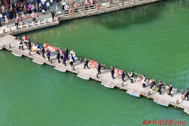 芦笙齐鸣贺三十载 侗歌飞扬谱新篇——通道皇都侗文化村30周年庆典绽放民族团结之花