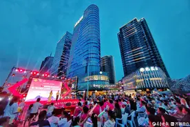 泰山脚下七夕乞巧节，老中青三代上演爱的告白图片