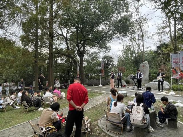 移动美术馆、寻“雅”有奖、徐霞客NPC…秋游佘山新玩法，还有超值亲子卡首发