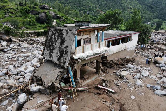 川观夜读丨700余人搜救内蒙古山洪失联人员；明日迎来第八个中国医师节；俄罗斯梁赞州工厂火灾事故已致20人遇难