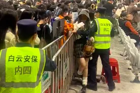 黄子韬演唱会2368元票打“骨折”？内场票降至327元，外围粉丝疯狂涌入……图片
