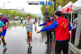 2025丽水马拉松鸣枪开跑图片