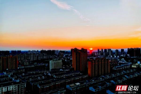 高清湖南丨当阳光漫过街巷，这座城就不一样了