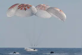 两名宇航员滞留太空9个月，让他们上去却下不来的波音：开“观影派对”看SpaceX救人图片