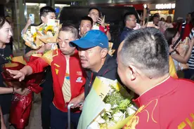 奥运英雄凯旋！北京队欢迎马龙、王楚钦、曹缘“回家”图片