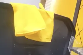 夸父炸串回应武汉一门店将洗菜手套挂垃圾桶上：已闭店整改图片