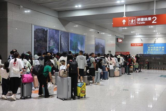 坐火车游云南“热”力十足