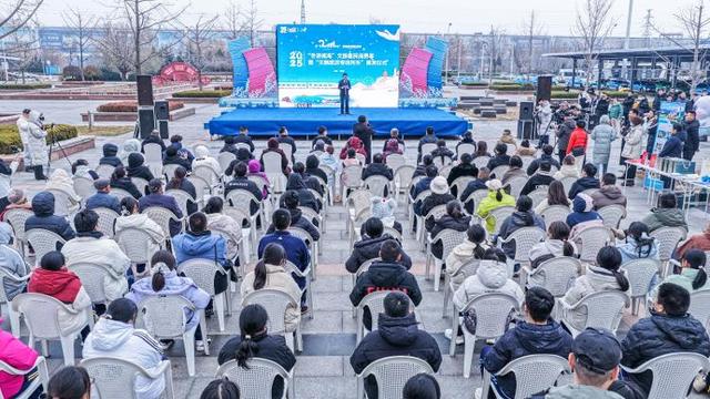 全国首条“天鹅旅游专线列车”开行 山东荣成发出冬日邀约