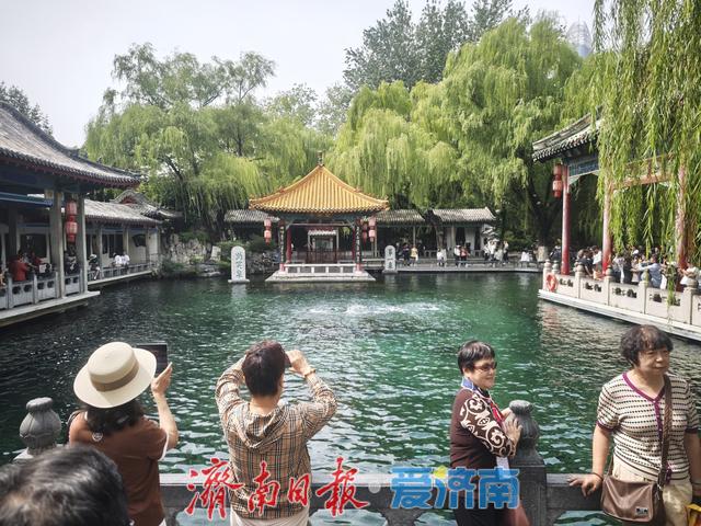 一年四季 泉在济南丨济南趵突泉突破29.06米新高，月牙泉同现“飞瀑奇观”
