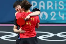 夺冠后，陈梦拥抱孙颖莎时悄悄说……图片