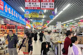 假期最后一天 延吉西市场人气依然火爆图片