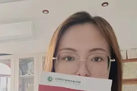 二次高考去专科院校学医的宝妈：一边带初中毕业班一边备考，考试时多次被质疑考生身份，计划40岁之前都在学习图片