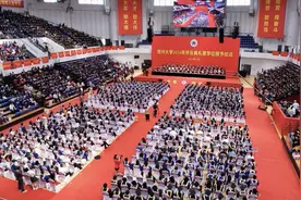 郑州大学2024年毕业典礼举行 校长李蓬寄语学子：前程似锦、一路繁花图片