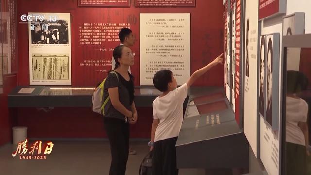 老胡同换新貌 最美北京街巷盛装迎胜利日