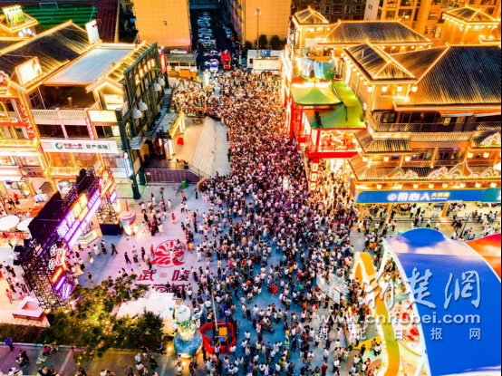 湖北竹溪：武陵不夜城点亮山城夜经济