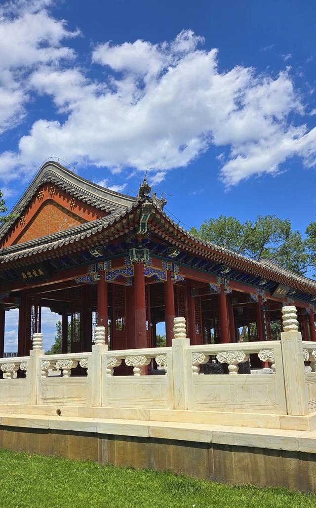 通州镜湖之滨：蓝天白云在线，湖光山色上新
