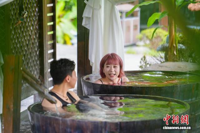 “中国温泉之乡”贵州石阡：一城热汤润古今